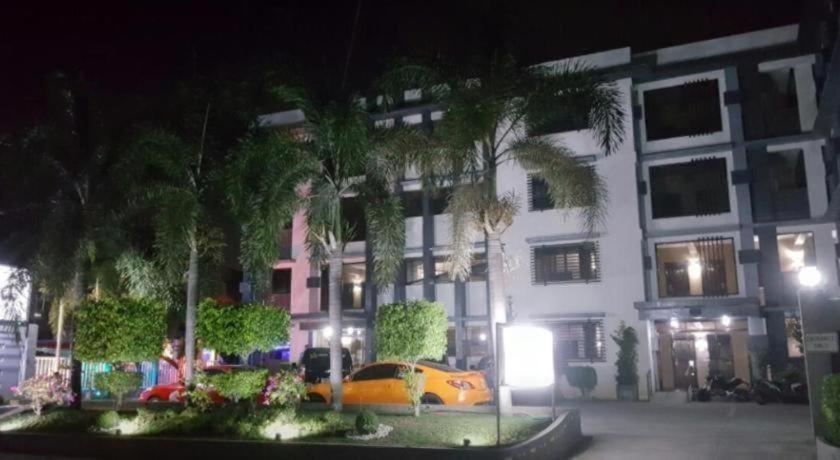 Super Oyo Capital O 786 Kwe Hotel And Resort Angeles Bagian luar foto